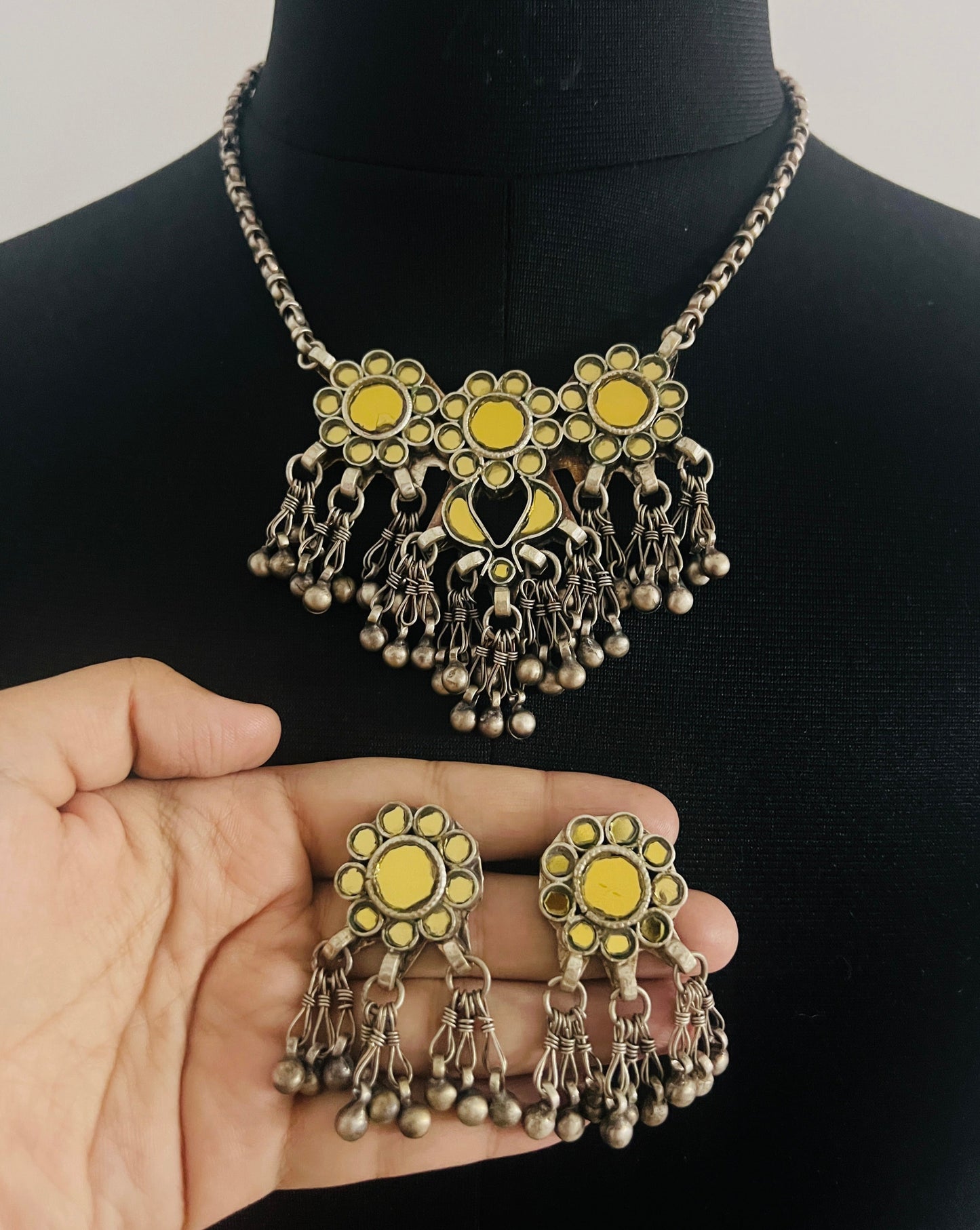 Mahira Glass Necklace Set
